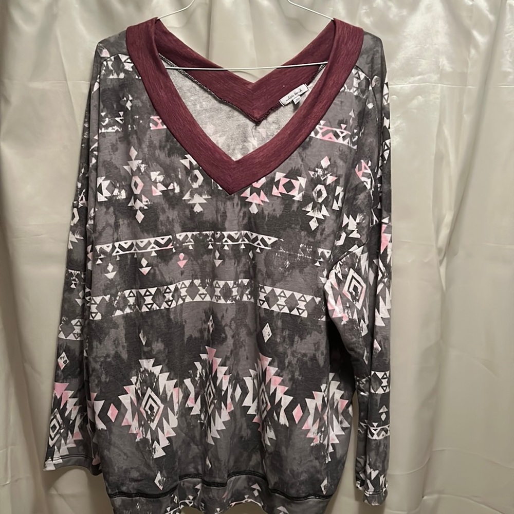 Women’s Plus Sizen3X long-sleeve v-neck top
